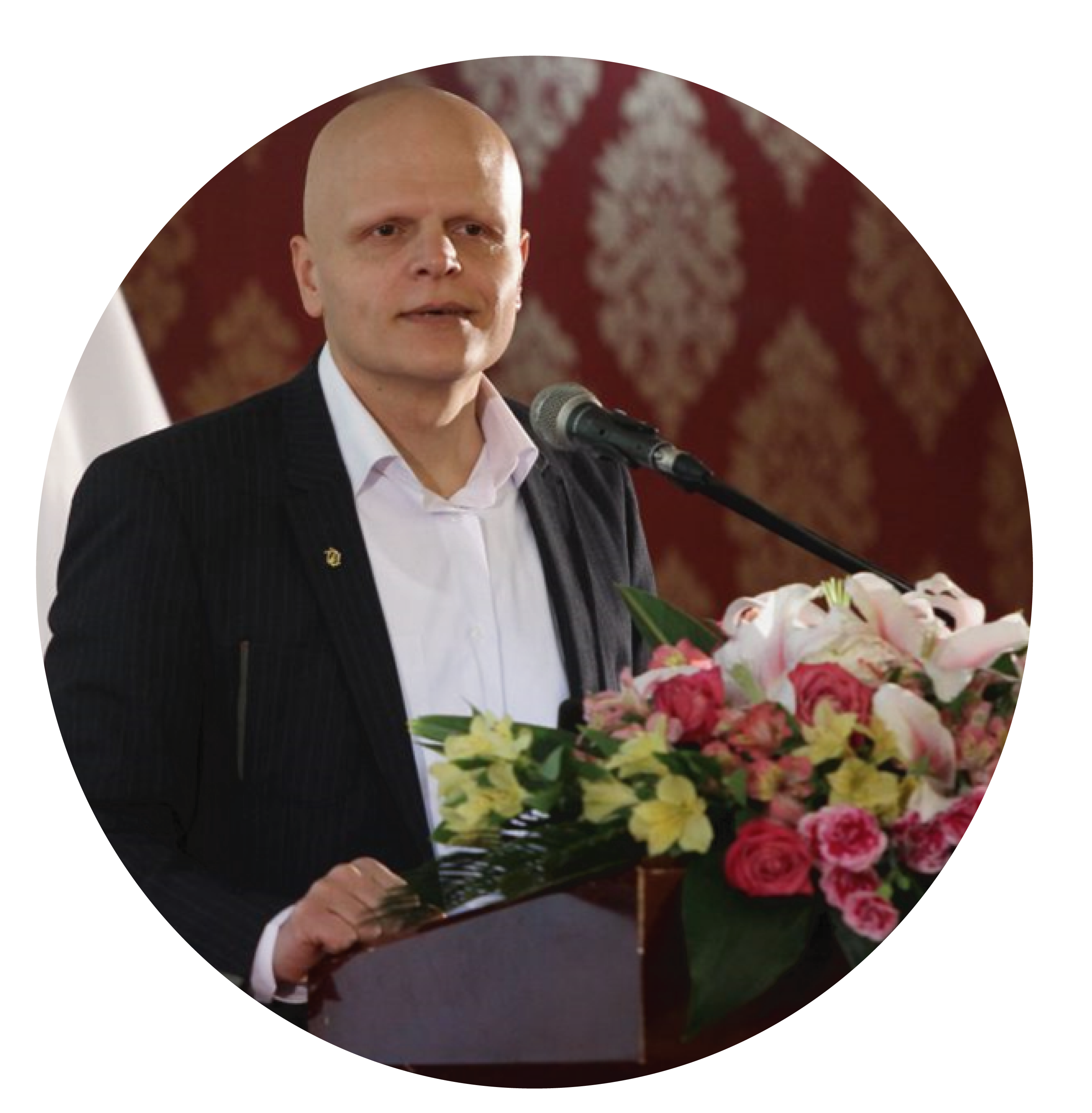 مدیر عامل مشاوره مدیریت آریانا